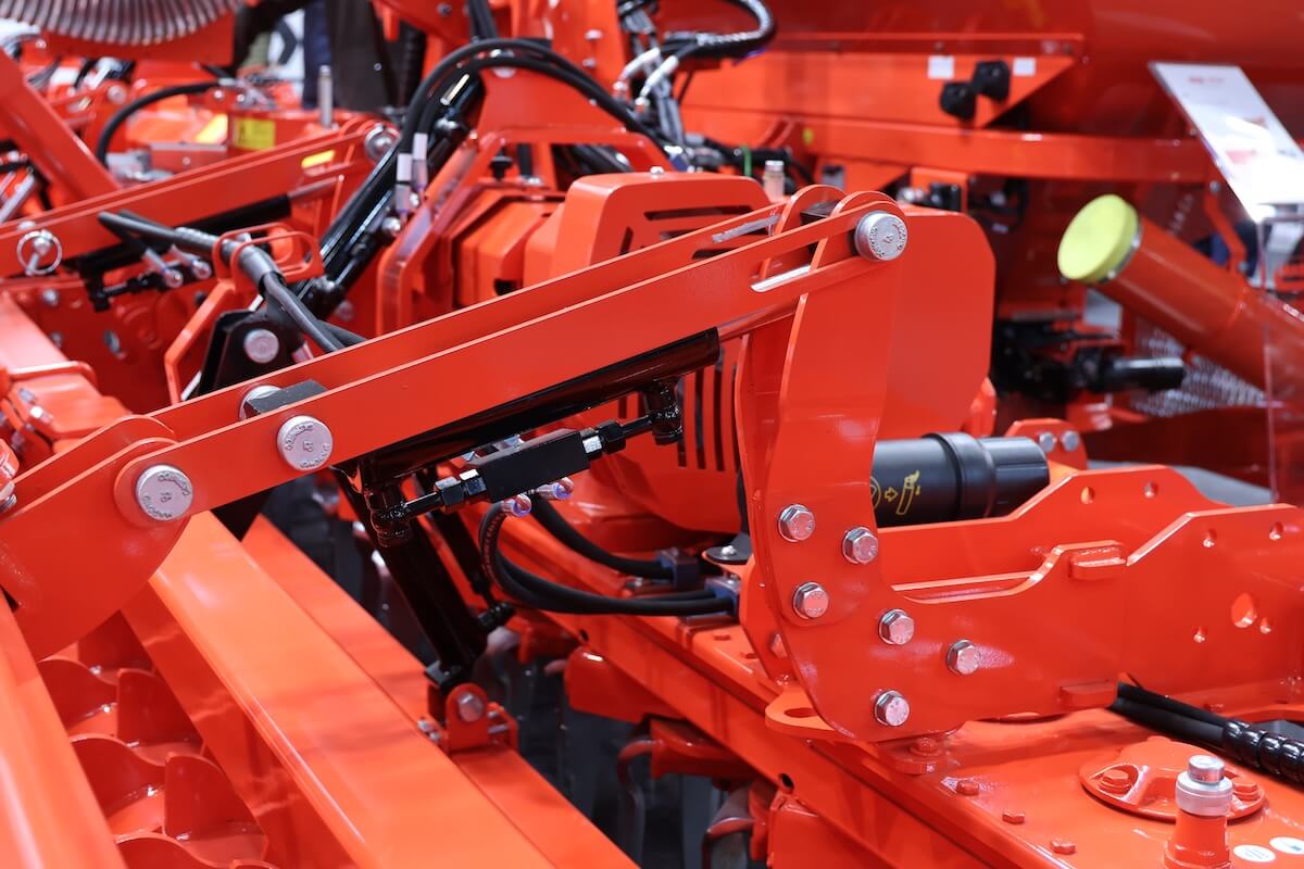 Dettaglio del kit Combi che permette l'aggancio della seminatrice combinata Centauro Isotronic all'erpice Toro Super Rapido